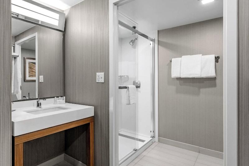 스탠다드 룸 킹사이즈 침대, Courtyard Columbus Easton