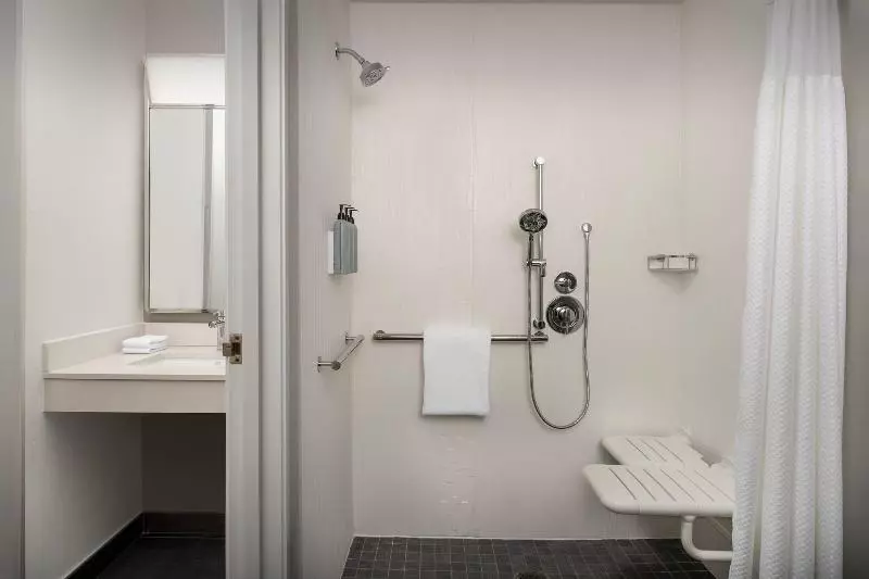キングサイズベッドのスタンダードルーム, Courtyard By Marriott Dayton Beavercreek