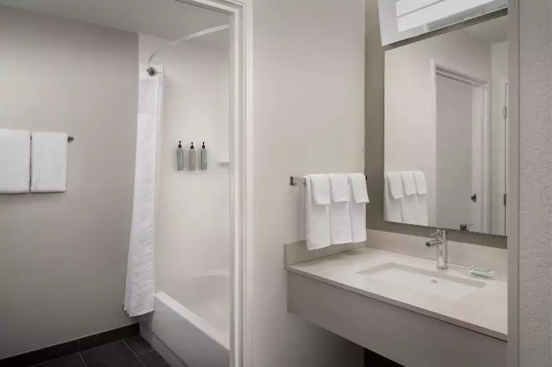 キングサイズベッドのスタンダードルーム, Courtyard By Marriott Dayton Beavercreek