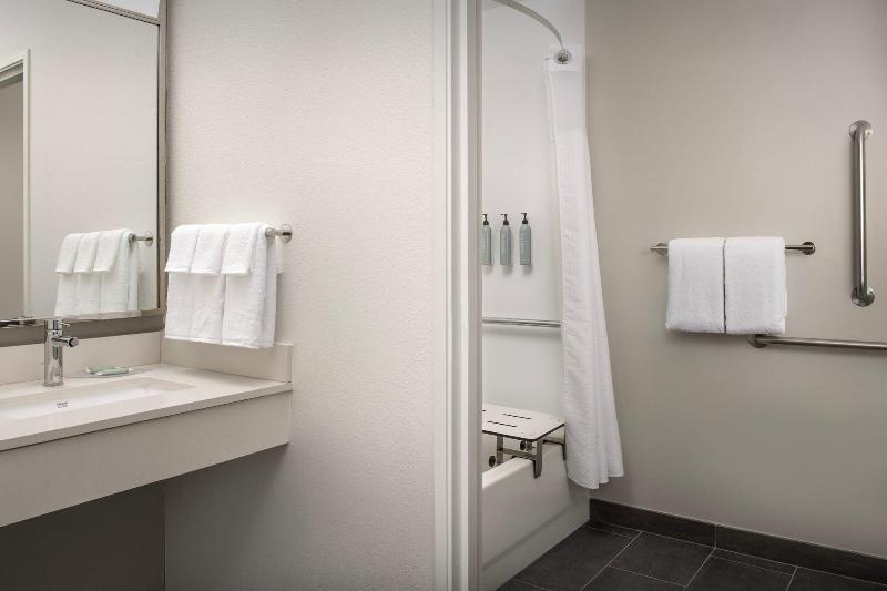 غرفة قياسية سرير كينج, Courtyard By Marriott Dayton Beavercreek