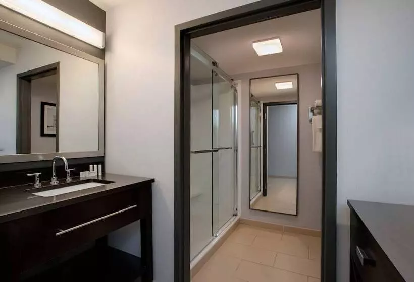 اتاق لوکس با بالکن, Courtyard Worcester