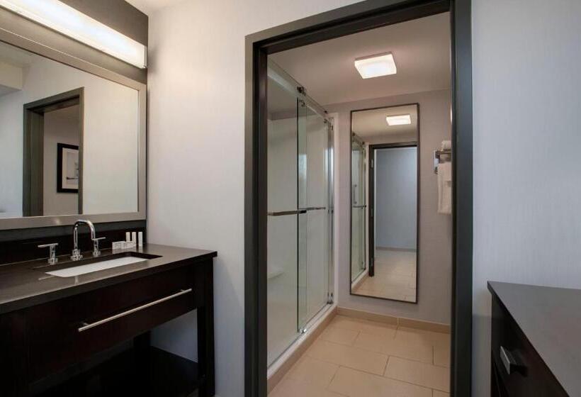 장애인을 위한 킹사이즈 침대 스탠다드 룸, Courtyard Worcester