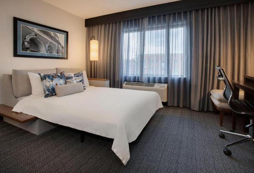 장애인을 위한 킹사이즈 침대 스탠다드 룸, Courtyard Worcester