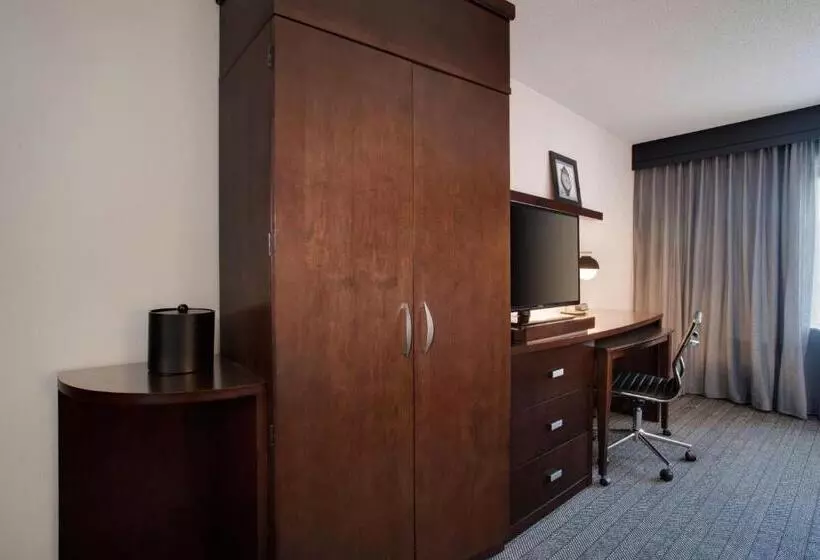 اتاق استاندارد برای معلولان, Courtyard Worcester