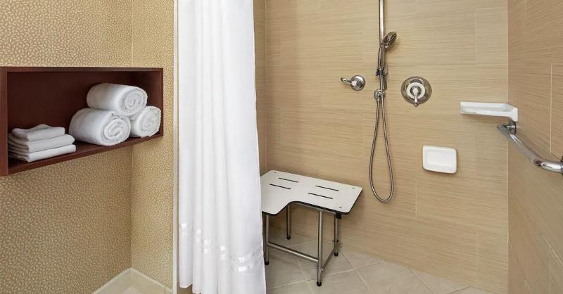 غرفة قياسية سرير كينج, Doubletree By Hilton  Sunrise  Sawgrass Mills