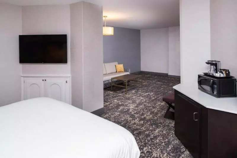 استودیو استاندارد با تخت کینگ, Doubletree By Hilton Utica
