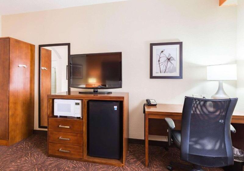 חדר סטנדרט עם מיטת קינג, Econo Lodge Inn & Suites East Houston I10