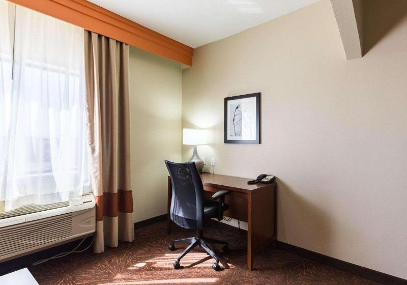 带大床的套房, Econo Lodge Inn & Suites East Houston I10