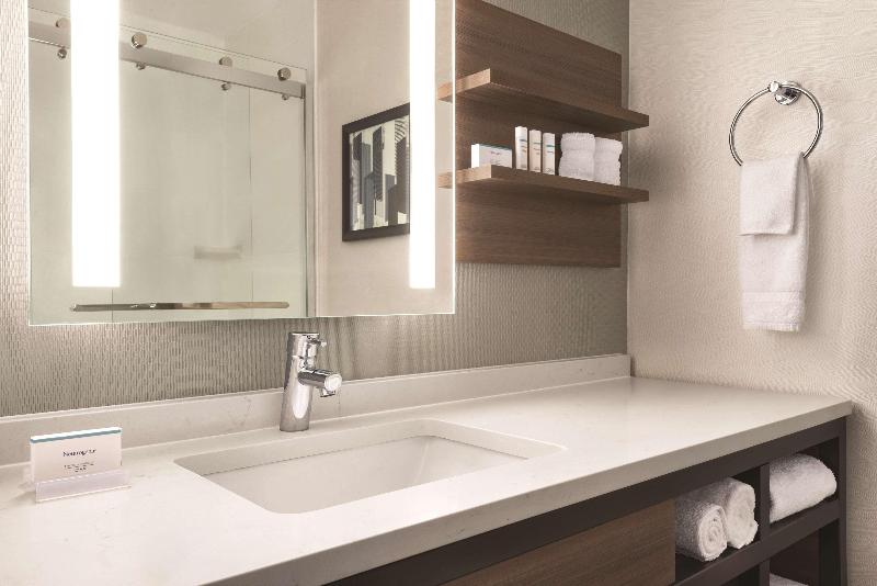 اتاق استاندارد با تخت بزرگ, Hilton Garden Inn Fort Wayne