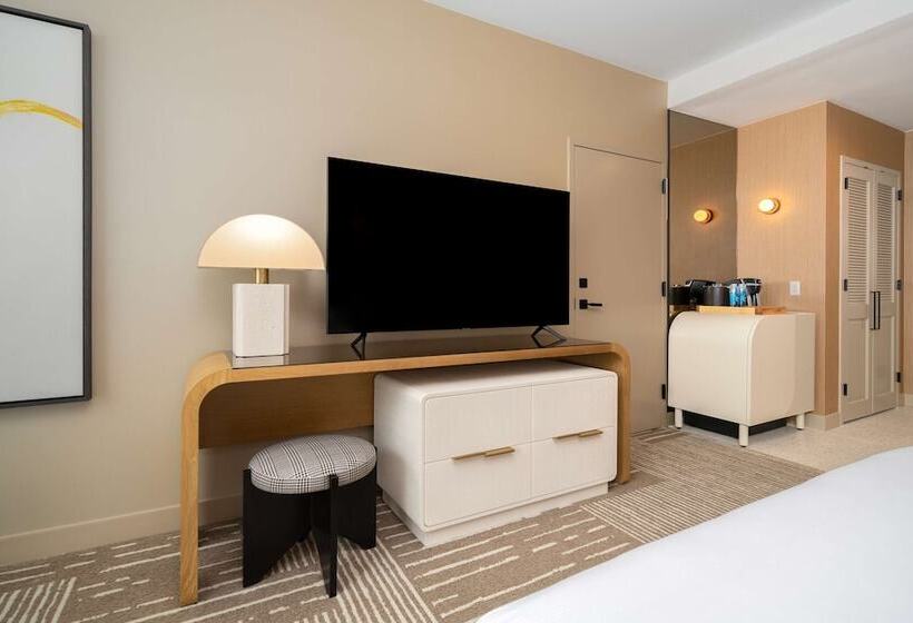 Номер Deluxe, Hilton San Diego Gaslamp Quarter