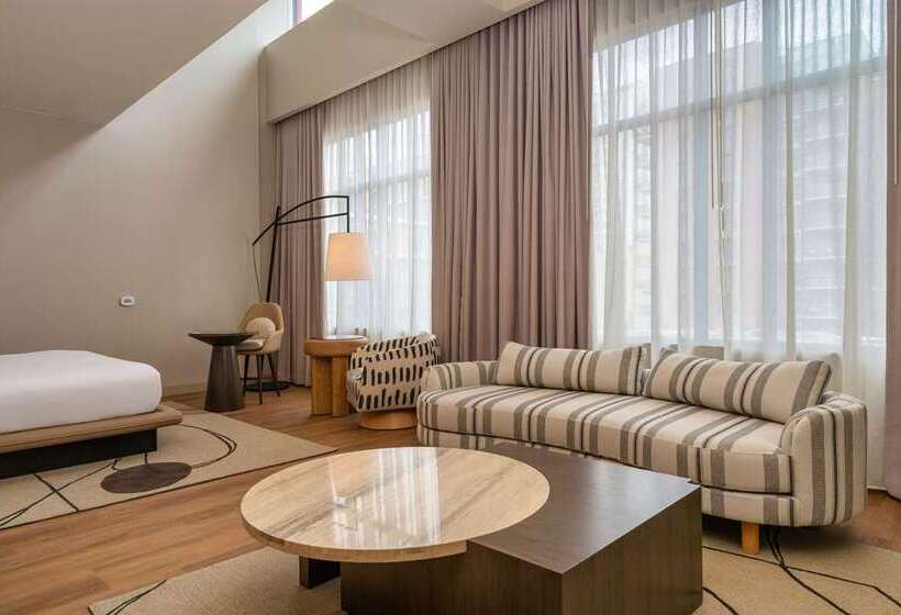 Люкс, Hilton San Diego Gaslamp Quarter