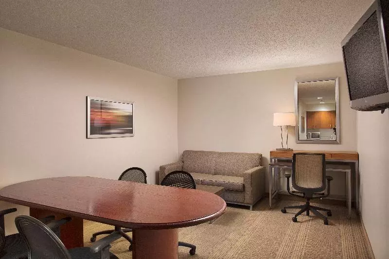 キングサイズベッドのスイートルーム, Holiday Inn Grand Rapids Airport, An Ihg