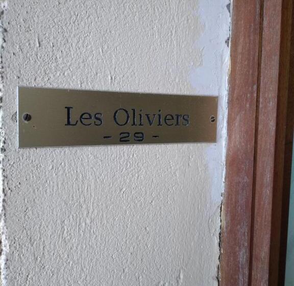 חדר סטנדרט לשלושה, Hôtel Le Mas Fleuri