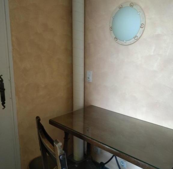 غرفة قياسية ثلاثية, Hôtel Le Mas Fleuri