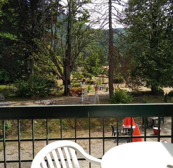 חדר סטנדרט לשלושה, Hôtel Le Mas Fleuri