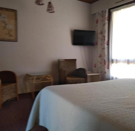 חדר משפחתי, Hôtel Le Mas Fleuri