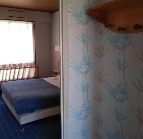 Номер Стандарт с Террасой, Hôtel Le Mas Fleuri
