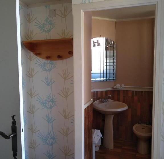 غرفة قياسية مزوَّدة بتراس, Hôtel Le Mas Fleuri