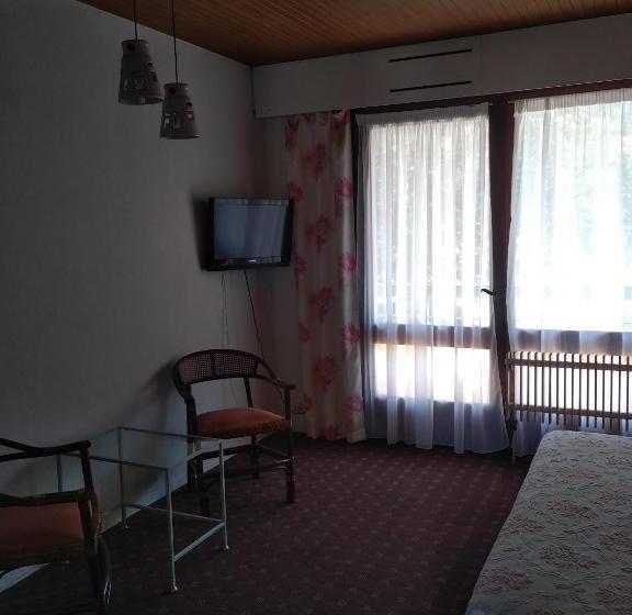 غرفة قياسية مزوَّدة بتراس, Hôtel Le Mas Fleuri