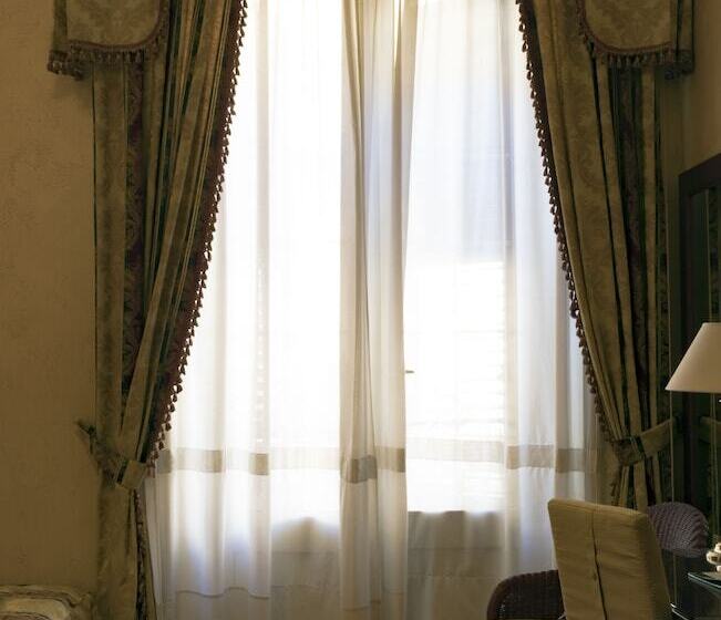 标准三人间, Joli