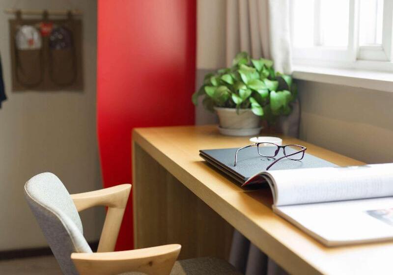 标准三人间, Joli