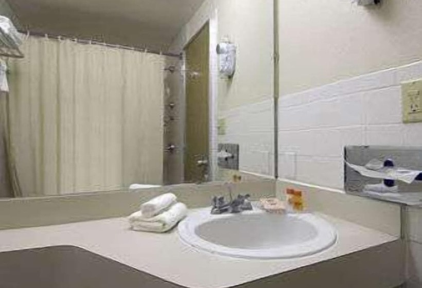 스탠다드 룸 더블 침대 2개, Knights Inn Liberty