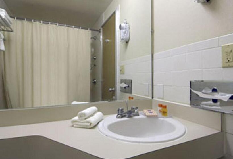 장애인용 디럭스룸, Knights Inn Liberty