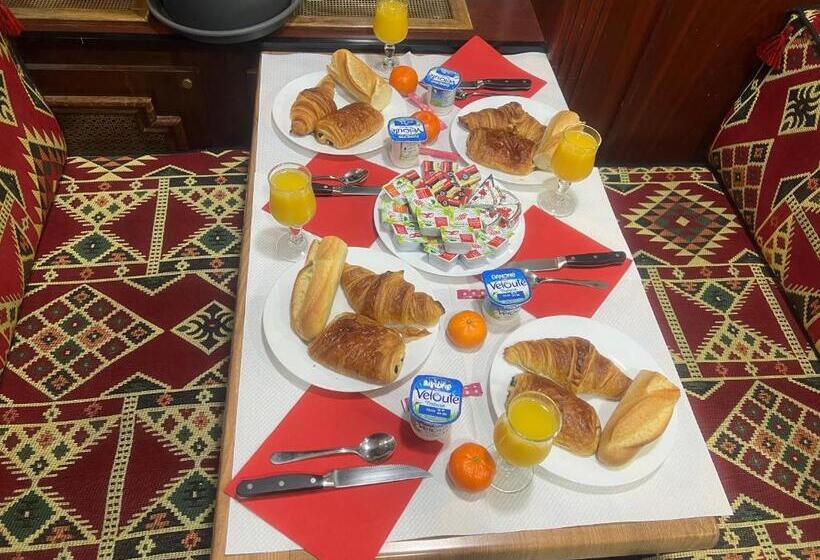 اتاق خانوادگی, Le Bon Moine