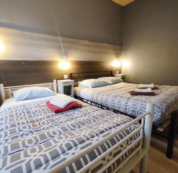 اتاق استاندارد سه نفره, Le Bon Moine