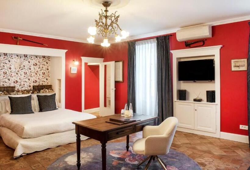 جناح جونيور, Le Clair De La Plume   Teritoria