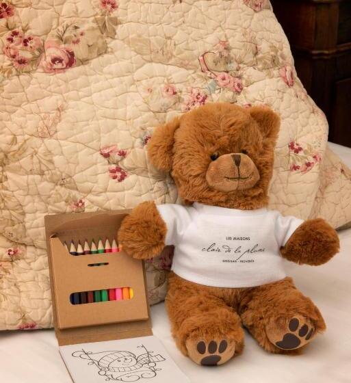 جناح, Le Clair De La Plume   Teritoria