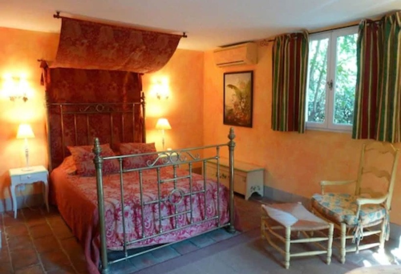 غرفة كومفورت, Mas De La Chapelle