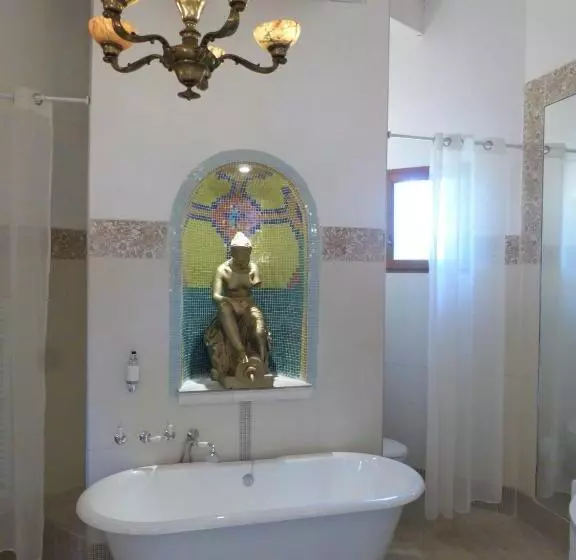 اتاق لوکس سه تخته, Mas De La Chapelle