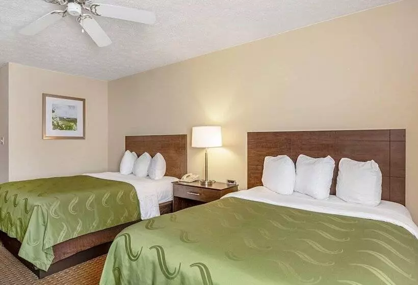 ２ダブルベッドのスタンダードルーム, Quality Inn Burkeville Hwy 360 & 460