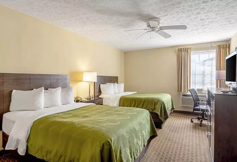 ２ダブルベッドのスタンダードルーム, Quality Inn Burkeville Hwy 360 & 460