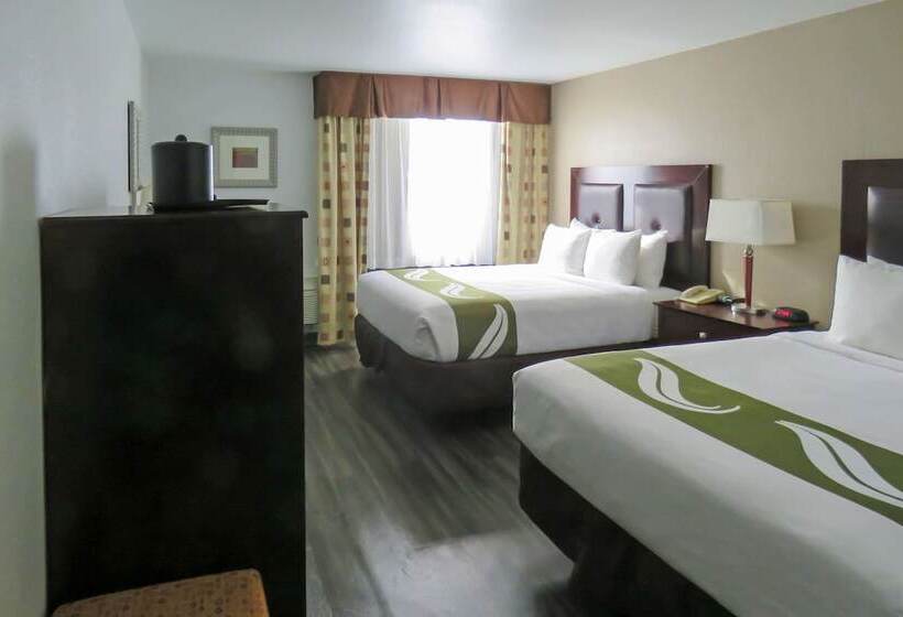 带2个双人床的标准工作室, Quality Inn & Suites Everett