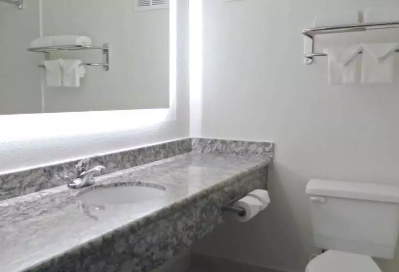 スイート, Quality Inn & Suites Everett