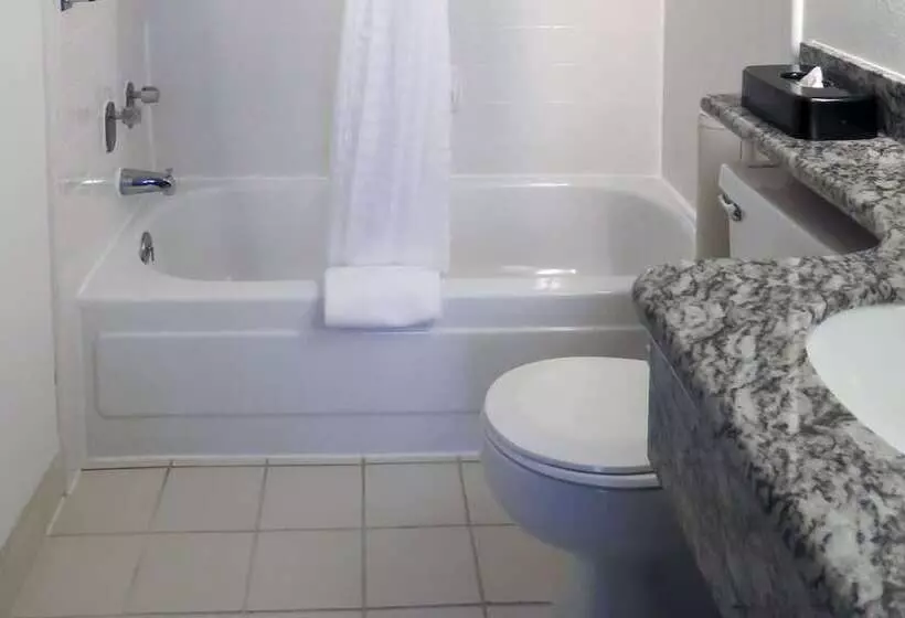 スイート, Quality Inn & Suites Everett
