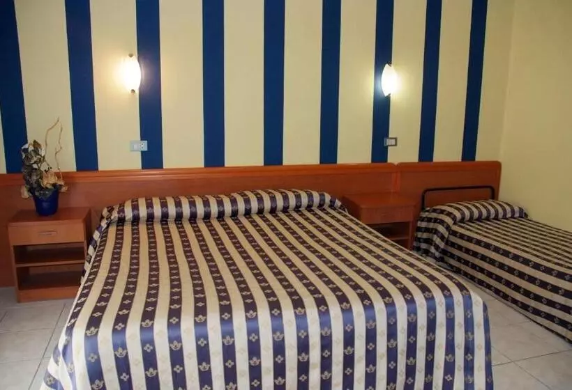 اتاق استاندارد چهار تخته, Ristorante Umbria