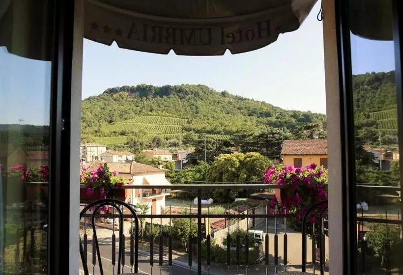 اتاق استاندارد چهار تخته, Ristorante Umbria
