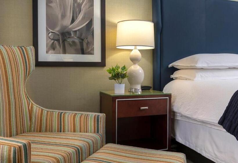 اتاق اجرایی با تخت بزرگ, The Stamford