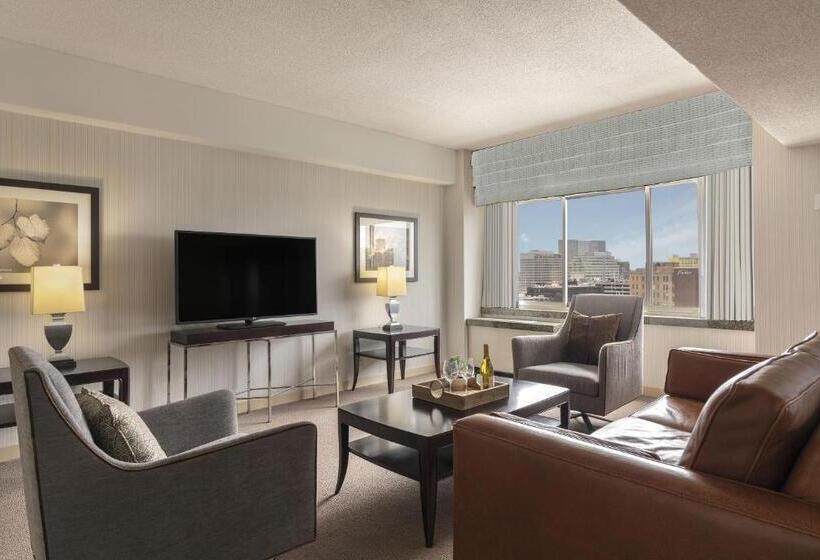 سوئیت اجرایی با تخت کینگ, The Stamford