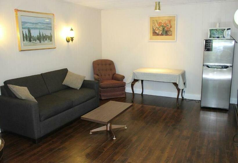 جناح عائلي, Sauble Beach Lodge