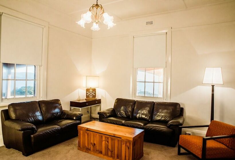 בית, 4 חדרי שינה, Low Head Pilot Station