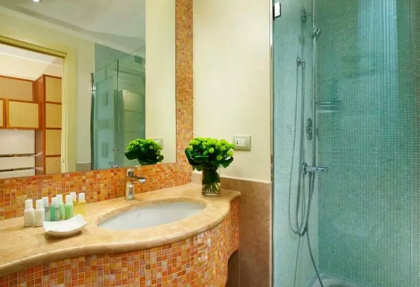 اتاق استاندارد سه نفره, Enterprise Hotel Design & Boutique