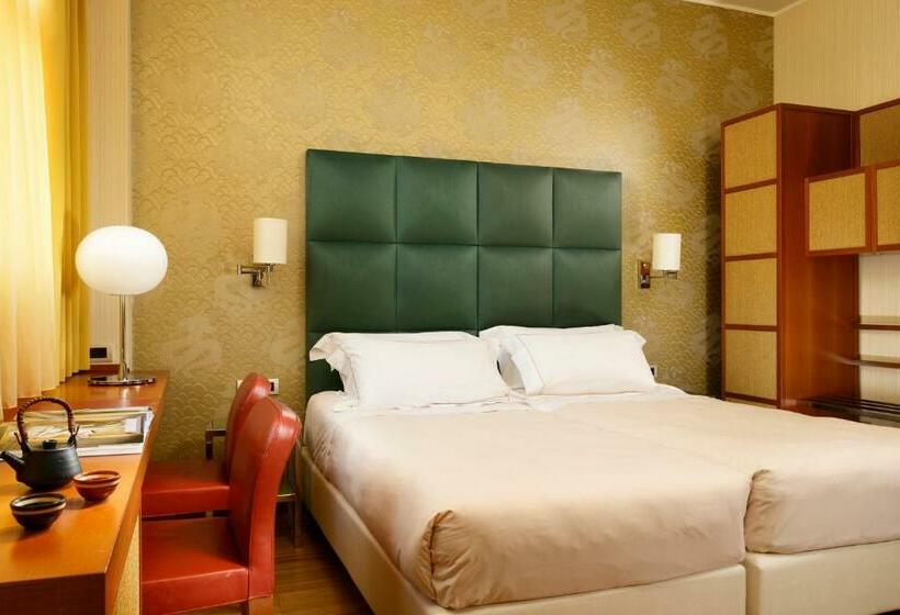 اتاق استاندارد سه نفره, Enterprise Hotel Design & Boutique