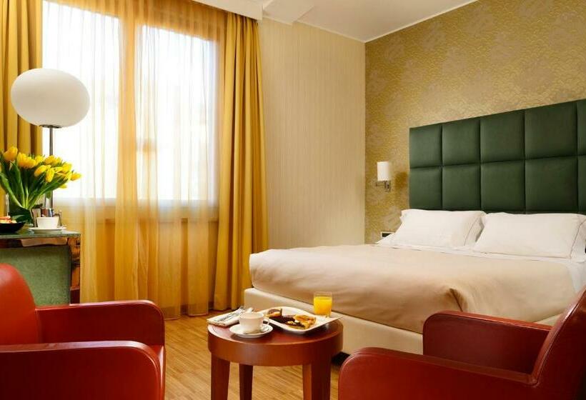 اتاق استاندارد سه نفره, Enterprise Hotel Design & Boutique