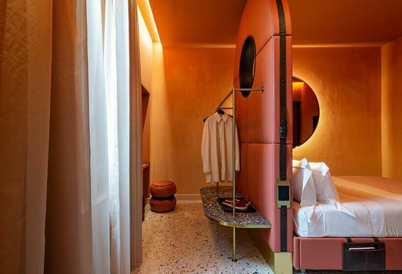 سوئیت با وان آب گرم, Enterprise Hotel Design & Boutique