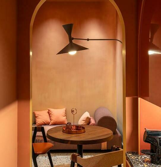 سوئیت با وان آب گرم, Enterprise Hotel Design & Boutique