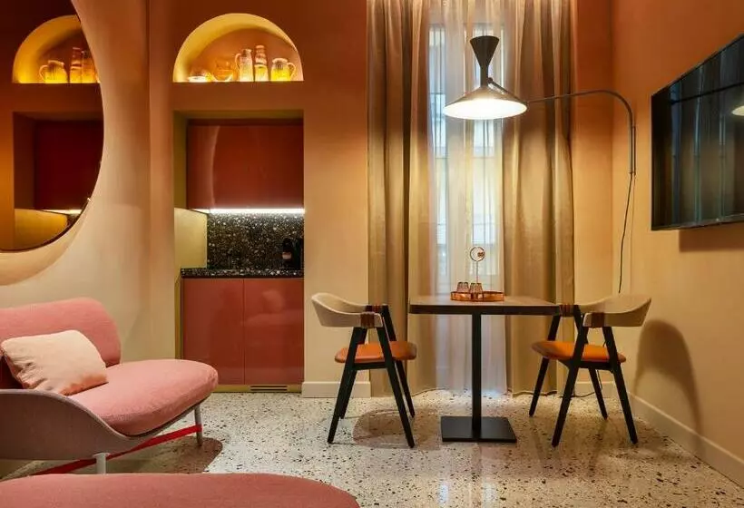 سوئیت با وان آب گرم, Enterprise Hotel Design & Boutique